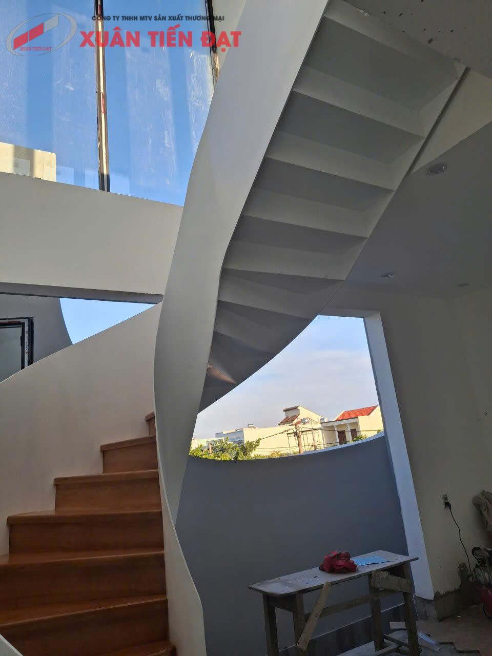 Cầu thang lượn sóng L12