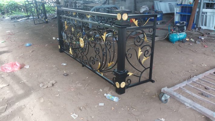 Lan Căn Mặt Tiền Sắt Nghệ Thuật CT 79 4