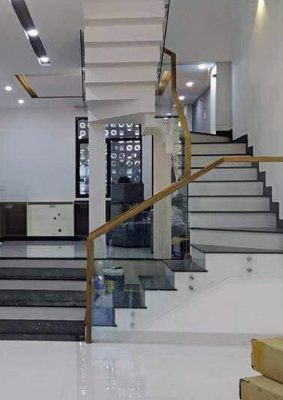 Cầu thang kính óc cách pa-đơ